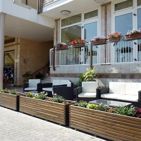 Hotel Sara 3*